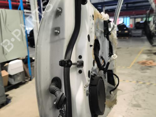 Used Right front door Right front door NISSAN NOTE (E12) 1.2 (80 hp) 33051375 33051375