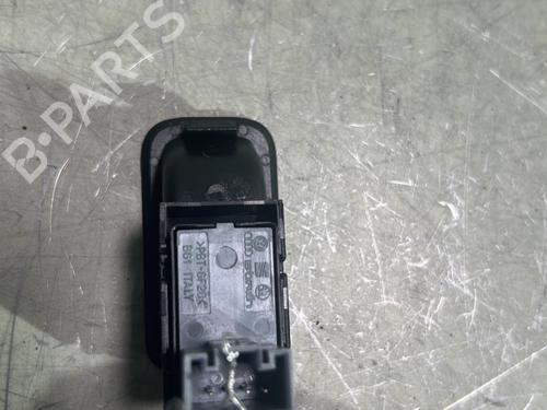 Used Right front window switch Right front window switch VW POLO V (6R1, 6C1) 1.6 TDI (90 hp) 26729027 26729027