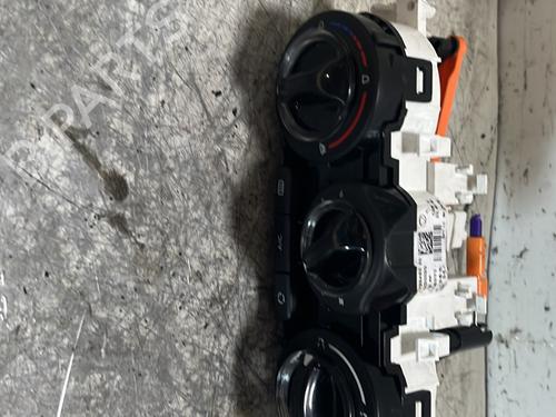 Used Climate control Climate control PEUGEOT 208 I (CA_, CC_) 1.6 HDi / BlueHDi 75 (75 hp) 22652812 22652812
