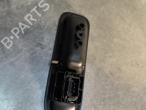 right-front-window-switch-renault-clio-iii-br01-cr01-2005-2006-2007-2008-2009-2010-2011-2012-2013-2014-30154588 main image