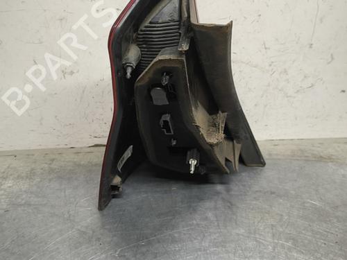 right-taillight-dacia-sandero-2008-32477444 main image