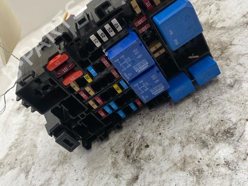 Used Fuse box Fuse box 39639741 39639741