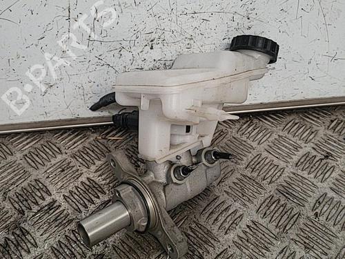 Used Brake master cylinder PEUGEOT 5008 II (MC_, MJ_, MR_, M4_) 1.2 THP (MRHNYH, MRHNYW, MRHNSJ, MRHNSU, MRHNSM) (131 hp) 21718877