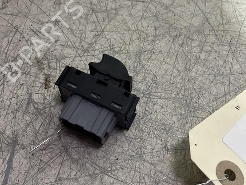right-front-window-switch-citroen-c4-cactus-2014-25336097 main image