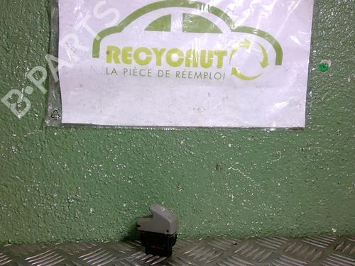 Used Right front window switch Right front window switch RENAULT TWINGO I (C06_) 1.2 (C066, C068) (58 hp) 21703254 21703254