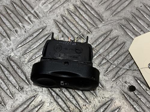 right-front-window-switch-dacia-sandero-16-bs0d-bs0b-bs0f-bs0h-8200602227-2008-21707038 main image