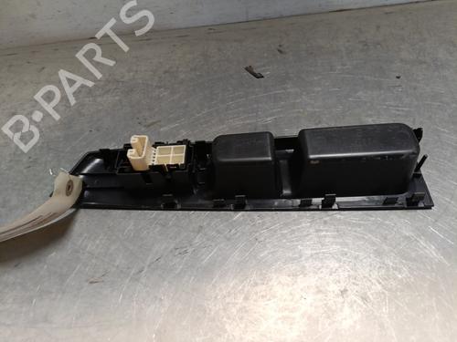Used Right front window switch TOYOTA YARIS (_P13_) 1.0 (KSP130_, KSP130) (69 hp) 28165743