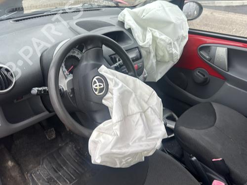 Brugte TOYOTA AYGO (_B1_) 1.0 (KGB10_, KGB10R) (68 hp) 4393861