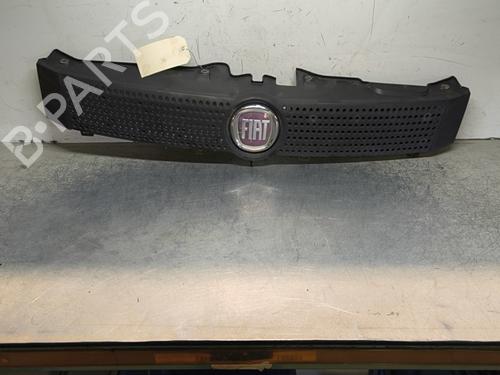 Grill FIAT PANDA (169_) 1.2 (169.AXB11, 169.AXB1A) (60 hp) 30552600