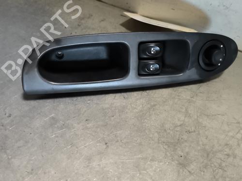 Used Left front window switch RENAULT CLIO II (BB_, CB_) 1.9 dTi (B/CB0U) (80 hp) 28443982