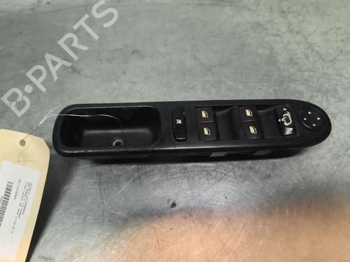 Used Left front window switch Left front window switch PEUGEOT 307 (3A/C) 1.6 HDi (90 hp) 33992325 33992325