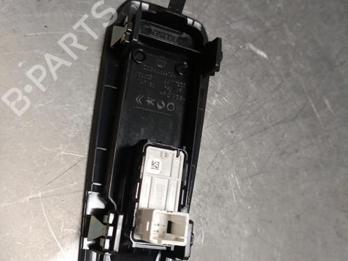 Used Right front window switch Right front window switch PEUGEOT 308 SW II (LC_, LJ_, LR_, LX_, L4_) 1.6 GT 205 (205 hp) 28077977 28077977