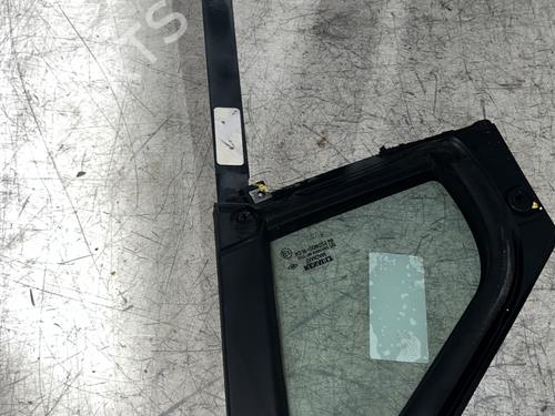 Front right quarter glass RENAULT CLIO IV (BH_) 0.9 TCe 90 (BHNF, BHMA, BHMH, BHJK, BHJR) | BP32183777C112