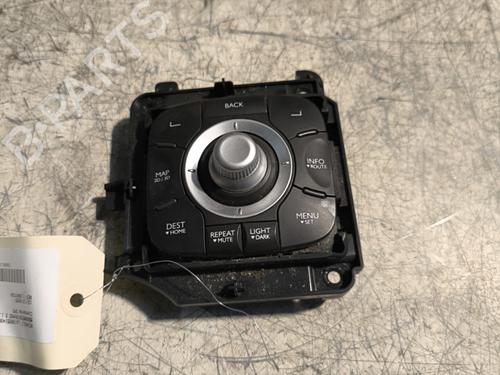 switch-renault-megane-iii-hatchback-bz01_-b3_-2008-32994316 main image
