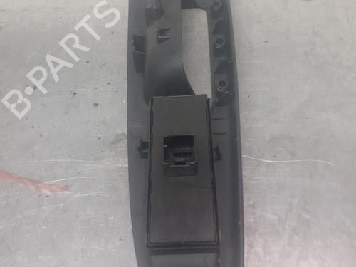 Used Left front window switch Left front window switch VW TOURAN (1T3) 1.2 TSI (105 hp) 32995857 32995857