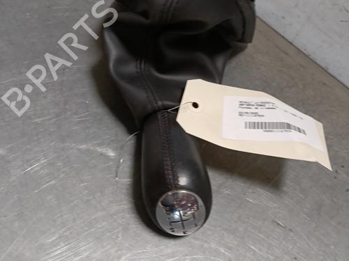 Used Gear lever RENAULT CAPTUR I (J5_, H5_) 0.9 TCe 90 (90 hp) 29003615