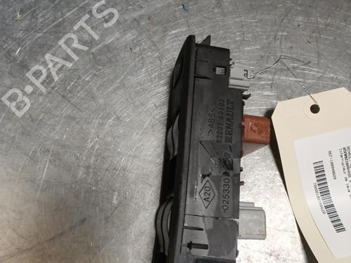 Used Left front window switch RENAULT SCÉNIC II (JM0/1_) 1.5 dCi (JM1E, JM16) (106 hp) 28165143