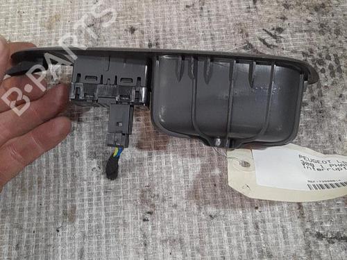Used Left front window switch Left front window switch PEUGEOT 308 I (4A_, 4C_) 1.6 HDi (109 hp) 21694569 21694569