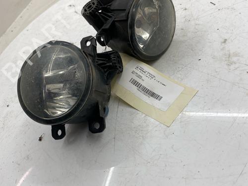 right-front-fog-light-citroen-c4-picasso-ii-2013-39640637 main image