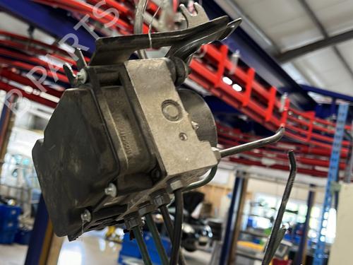 Used ABS pump ABS pump RENAULT CLIO III (BR0/1, CR0/1) 1.2 16V (BR02, BR0J, BR11, CR02, CR0J, CR11) (75 hp) 27328569 27328569