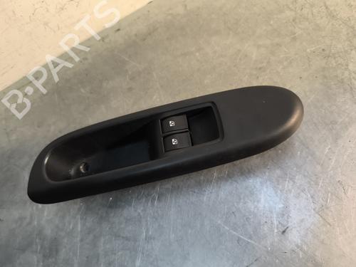 Used Left front window switch RENAULT CLIO II (BB_, CB_) 1.2 16V (BB05, BB0W, BB11, BB27, BB2T, BB2U, BB2V, CB05,... (75 hp) 30357458