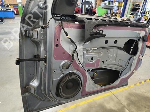 Used Right front door Right front door 37148208 37148208