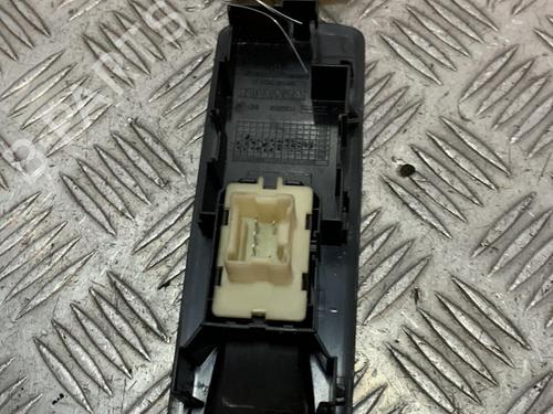 Used Right front window switch RENAULT CLIO IV (BH_) 1.5 dCi 75 (75 hp) 21722908