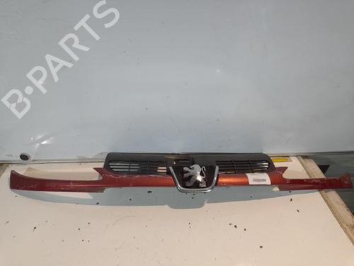 Used Grille PEUGEOT 206 Hatchback (2A/C) 1.1 i (60 hp) 21705615
