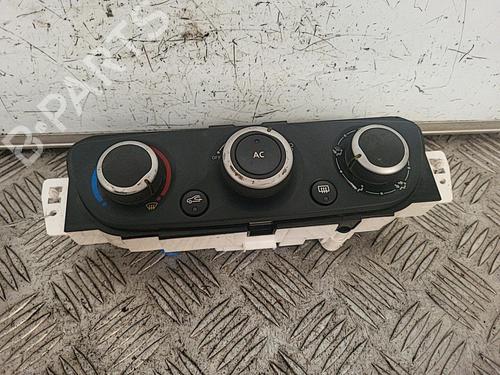 Used Climate control Climate control RENAULT MEGANE III Hatchback (BZ0/1_, B3_) 1.5 dCi (BZ0C) (90 hp) 21697550 21697550
