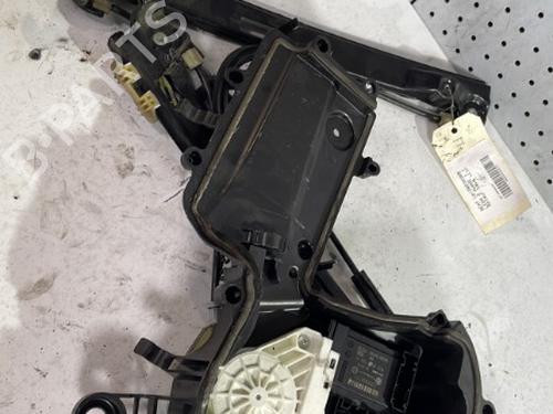 Used Left front window motor SEAT LEON (1P1) 1.9 TDI (105 hp) 22421271
