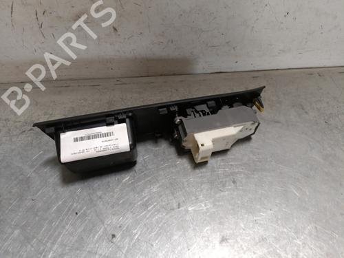 Used Left front window switch TOYOTA YARIS (_P13_) 1.5 (NSP131_) (112 hp) 28077793