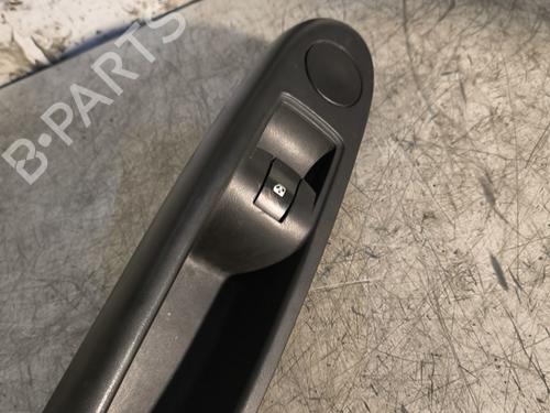 Mando elevalunas delantera derecho RENAULT CLIO II (BB_, CB_) 1.5 dCi (B/CB3M) (64 hp) 30552805