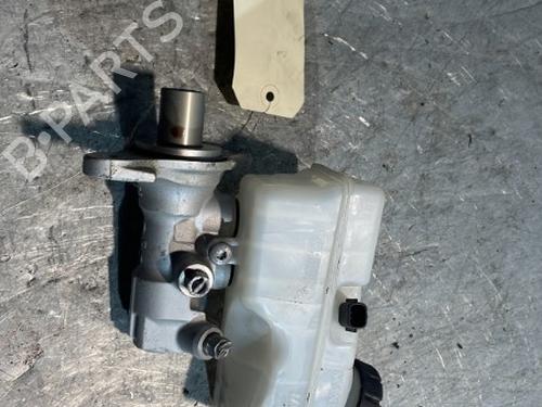 Used Brake master cylinder Brake master cylinder RENAULT CAPTUR I (J5_, H5_) 1.3 TCe 150 (J5NK, J5JS) (150 hp) 21713309 21713309