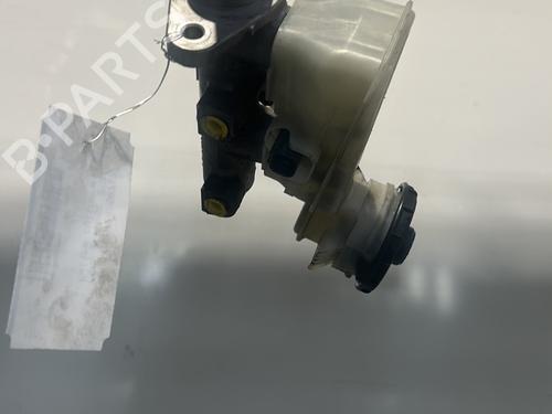 Used Brake master cylinder HONDA CR-V II (RD_) 2.2 CTDi (RD9) (140 hp) 27809973