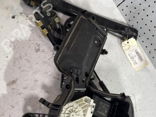 Used Left front window motor Left front window motor SEAT LEON (1P1) 1.9 TDI (105 hp) 22421271 22421271