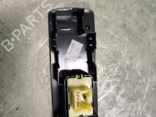 Used Right front window switch Right front window switch RENAULT CLIO IV (BH_) 0.9 TCe 90 (BHNF, BHMA, BHMH, BHJK, BHJR) (90 hp) 26893538 26893538