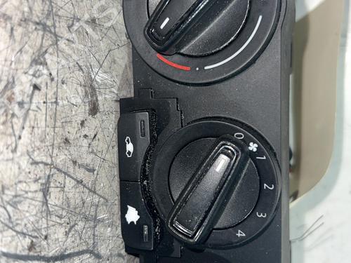 Used Climate control VW POLO V (6R1, 6C1) 1.0 (75 hp) 26028820