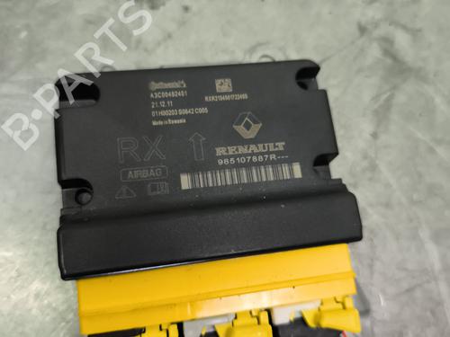 Używane Sterownik / Moduł Airbag RENAULT CLIO V (B7_) 1.0 TCe 90 (B7MT) (91 hp) 30775045