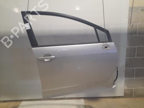 Used Right front door TOYOTA COROLLA Verso (ZER_, ZZE12_, R1_) 2.2 D-4D (AUR10_, AUR10R) (177 hp) 23077615