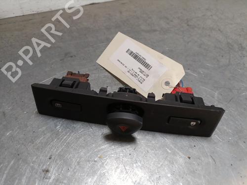 Bouton de warning RENAULT CLIO II (BB_, CB_) 1.2 16V (BB05, BB0W, BB11, BB27, BB2T, BB2U, BB2V, CB05,... (75 hp) 28302497