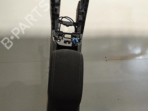 Used Armrest / Center console Armrest / Center console 39227695 39227695