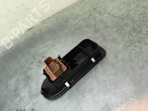 Used Left front window switch Left front window switch RENAULT CLIO III (BR0/1, CR0/1) 1.5 dCi (BR17, CR17) (86 hp) 32995332 32995332