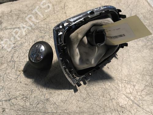 shift-knob-renault-megane-iii-hatchback-bz01_-b3_-2008-32994317 main image