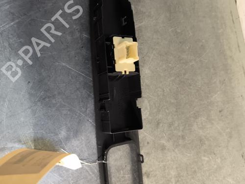 Interrupteur de vitre avant droite RENAULT CLIO IV (BH_) 1.2 16V (73 hp) 30110349