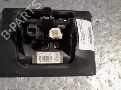 Used Display monitor CITROËN C4 CACTUS 1.2 THP 110 (110 hp) 21700133