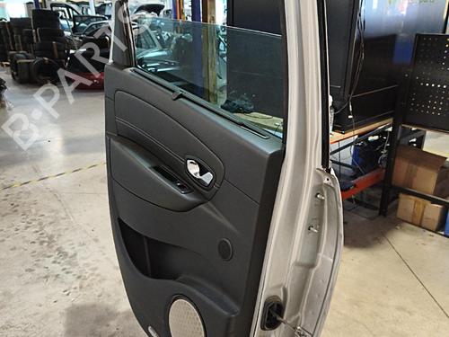 Porta posteriore sinistra Porta posteriore sinistra RENAULT SCÉNIC III (JZ0/1_) 1.5 dCi (110 hp) 40201211 40201211