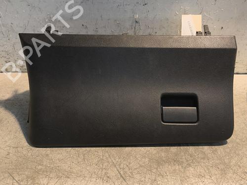 Vano posta oggetti TOYOTA YARIS (_P13_) 1.3 (NSP130_, NSP130) (99 hp) 32995187