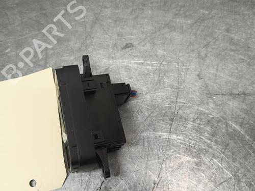 switch-bmw-2-active-tourer-f45-2013-2014-2015-2016-2017-2018-2019-2020-2021-32996691 main image