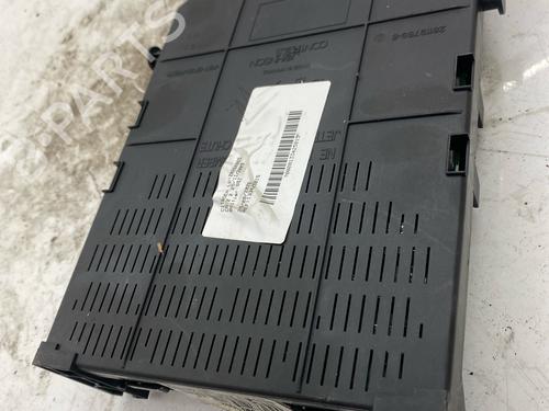 Used Fuse box Fuse box 39640942 39640942