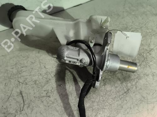 Used Brake master cylinder MERCEDES-BENZ GLA-CLASS (X156) GLA 180 (156.942) (122 hp) 28302241